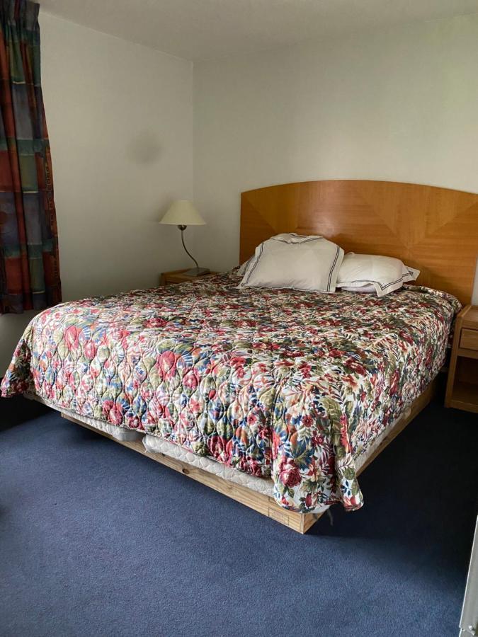 Northern Pine Inn Hayward Exteriör bild