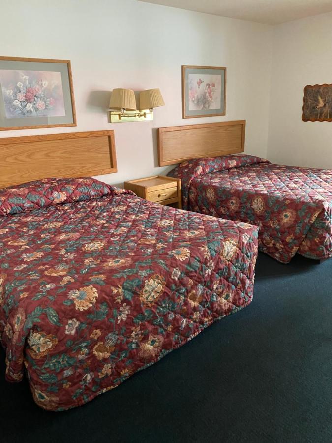 Northern Pine Inn Hayward Exteriör bild