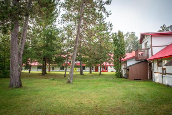 Northern Pine Inn Hayward Exteriör bild