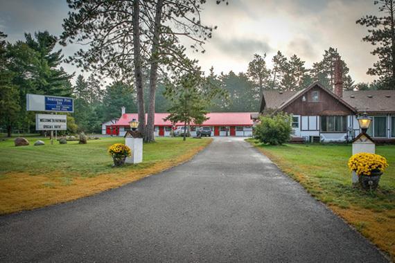 Northern Pine Inn Hayward Exteriör bild